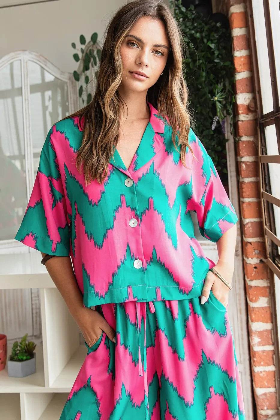 Mittoshop Chevron Print Short Sleeve Crop Shirt