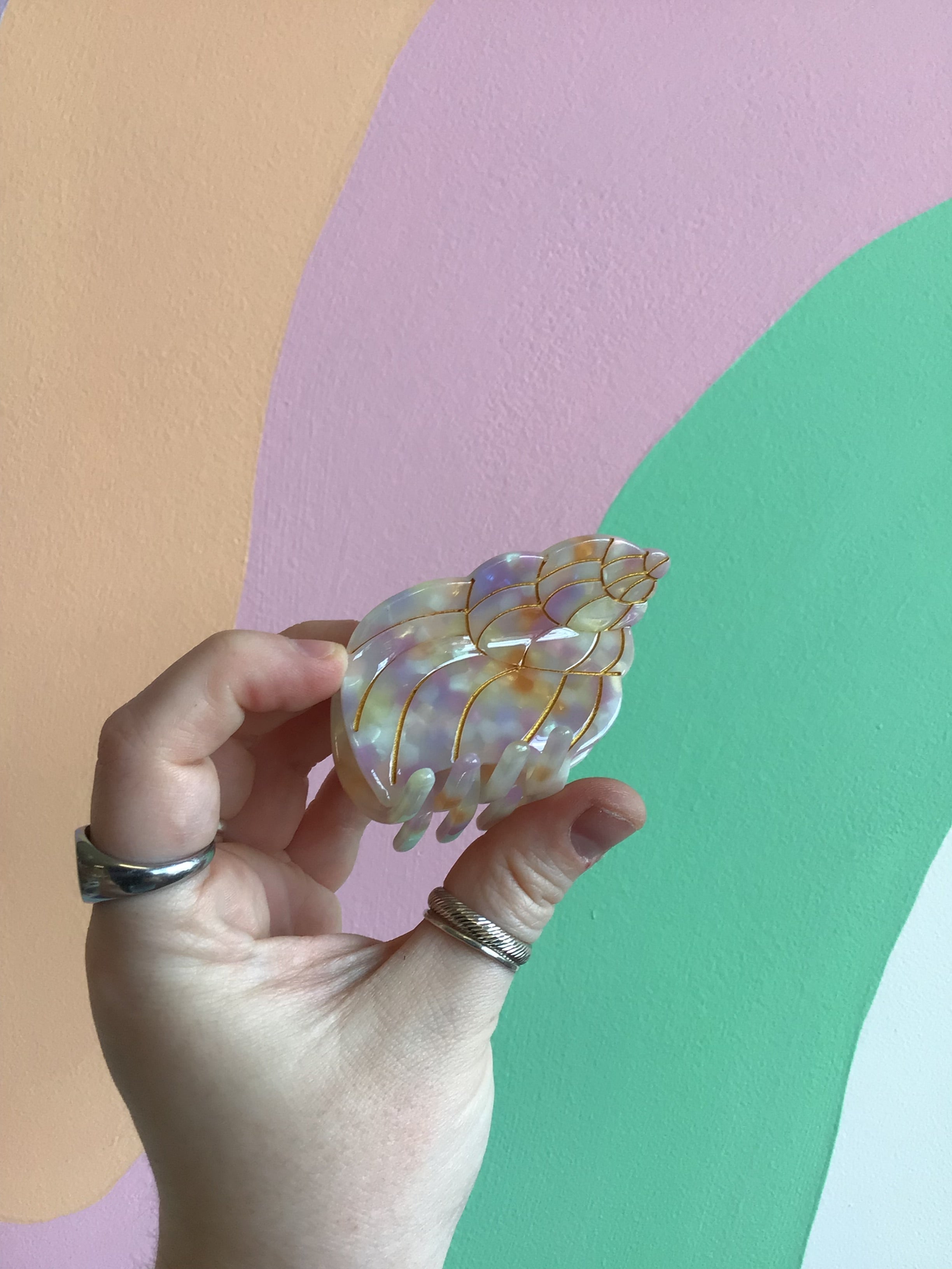 Conch Hair Claw