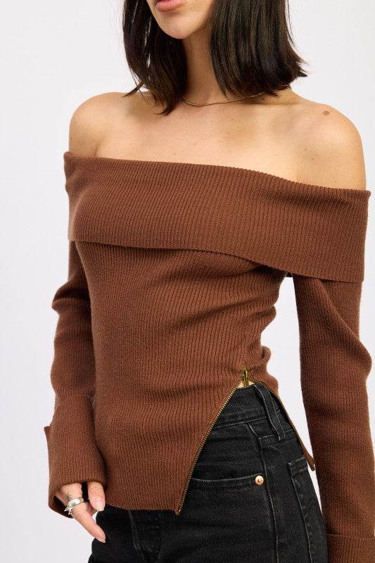RIBBED OFF SHOULDER SWEATER WITH ZIPPER