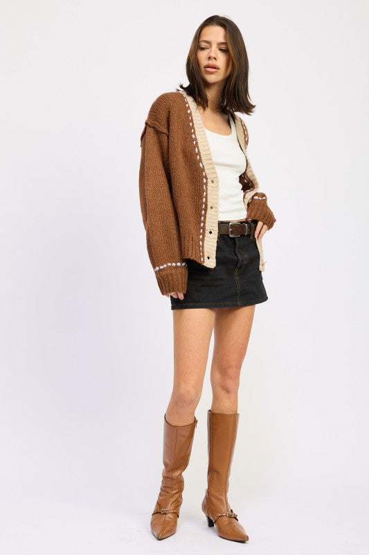 BUTTON DOWN CONTRASTED CARDIGAN