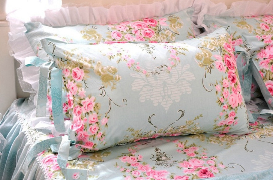 Princess style summer four-piece lace duvet cover