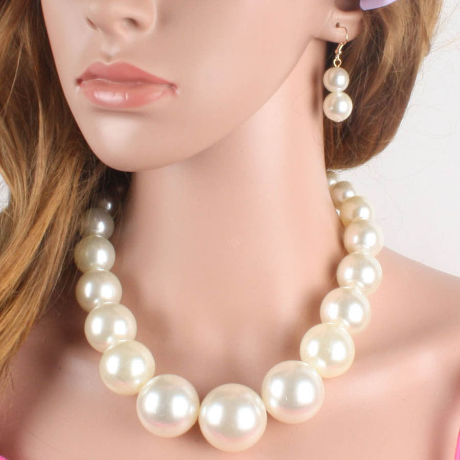 Pearl earring suit