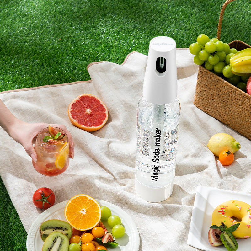 Soda Carbonated Drinks Household Travel Portable Soda Water Machine
