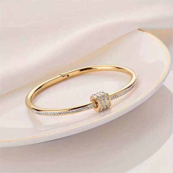 Signature Pavé Rolling Cuff