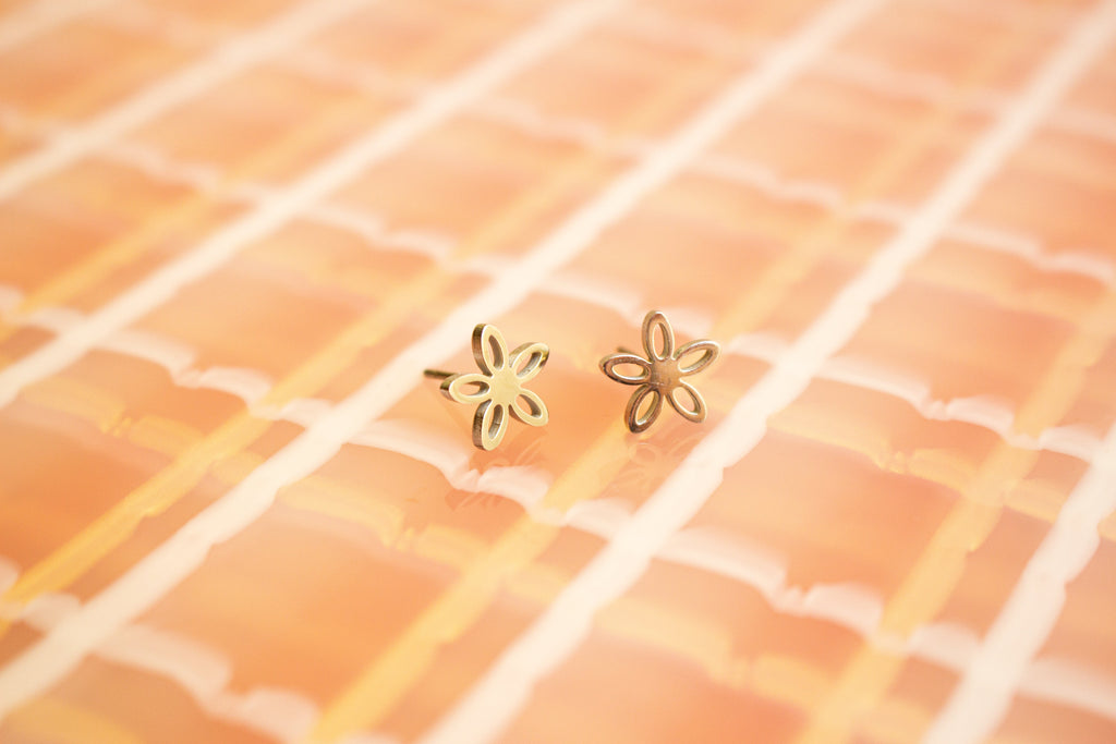 Tiny Pointed Petal Flower Stud