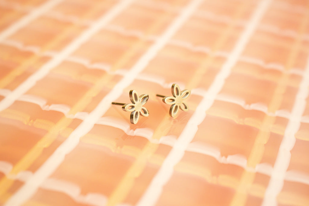 Tiny Pointed Petal Flower Stud