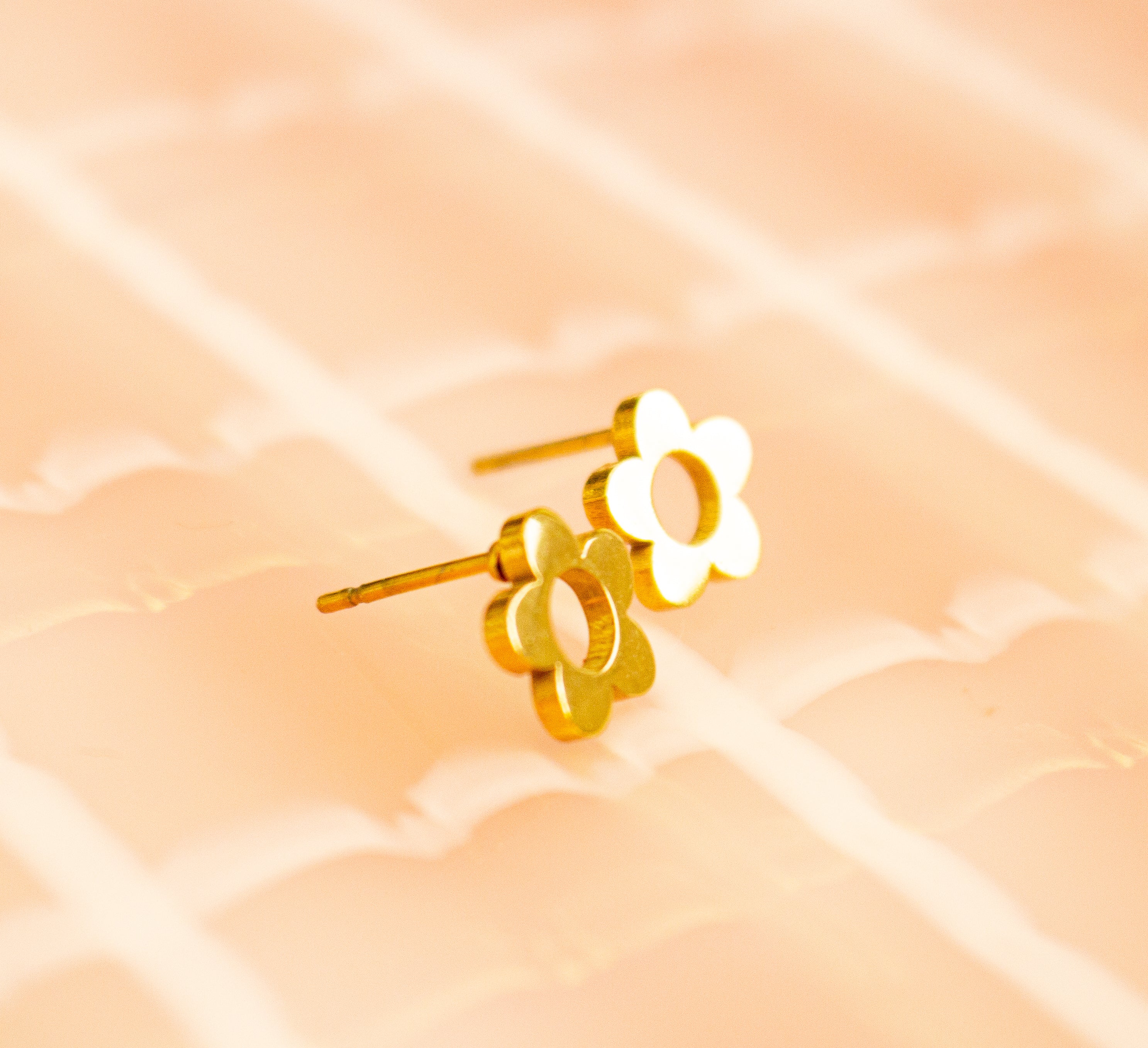 Tiny Daisy Stud Earrring