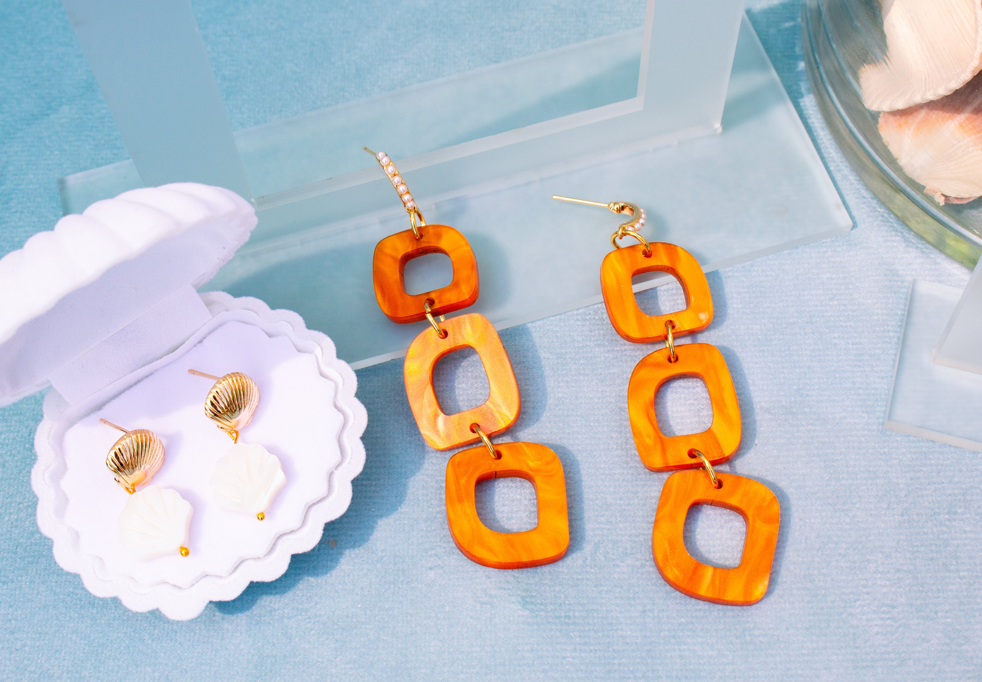 Dainty Seashell Earring