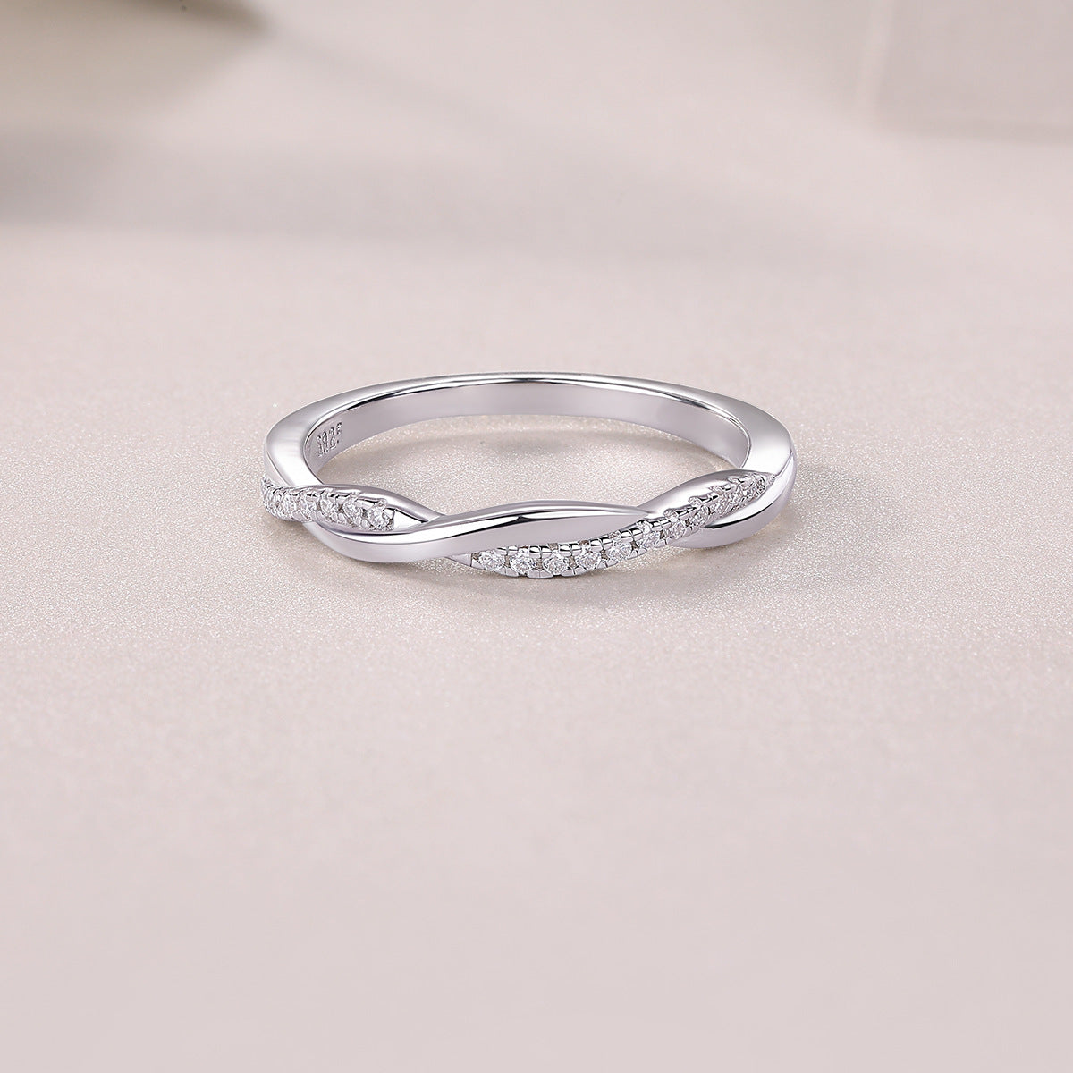 S925 Silver Moissanite Closed Ring