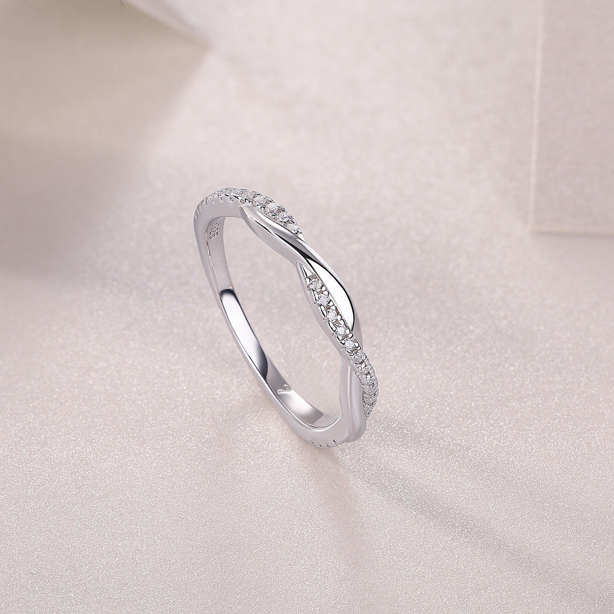 S925 Silver Moissanite Closed Ring