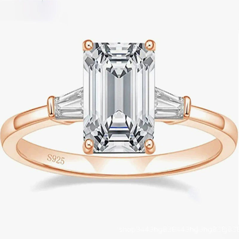 925 Silver Inlaid 3 Karat Emerald Zircon Ring