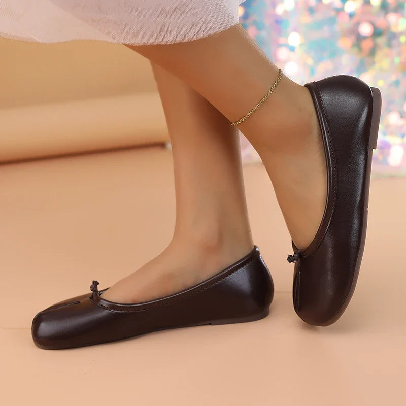 2025 Women's Leather Toe Separator Loafers Flat Comfortable Slip-On Breathable Casual Shoes