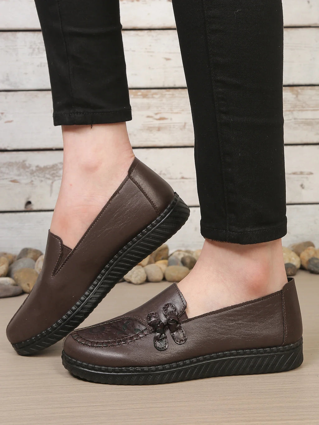 Women's Leather Flat Shoes, Spring and Autumn Women's Loafers, Single Classic Mom Shoes, Anti-Slip Comfortable and Free Shipping
