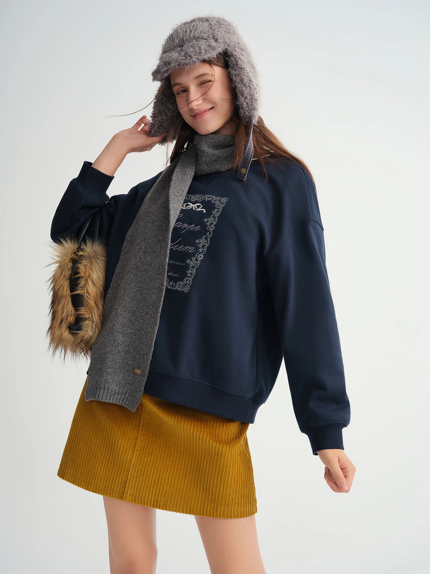 DUSHU Autumn Winter 2025 Women's Retro Embroidered Oversized Sweatshirt - Long Sleeve Round Neck Casual Pullover Streetwear Top