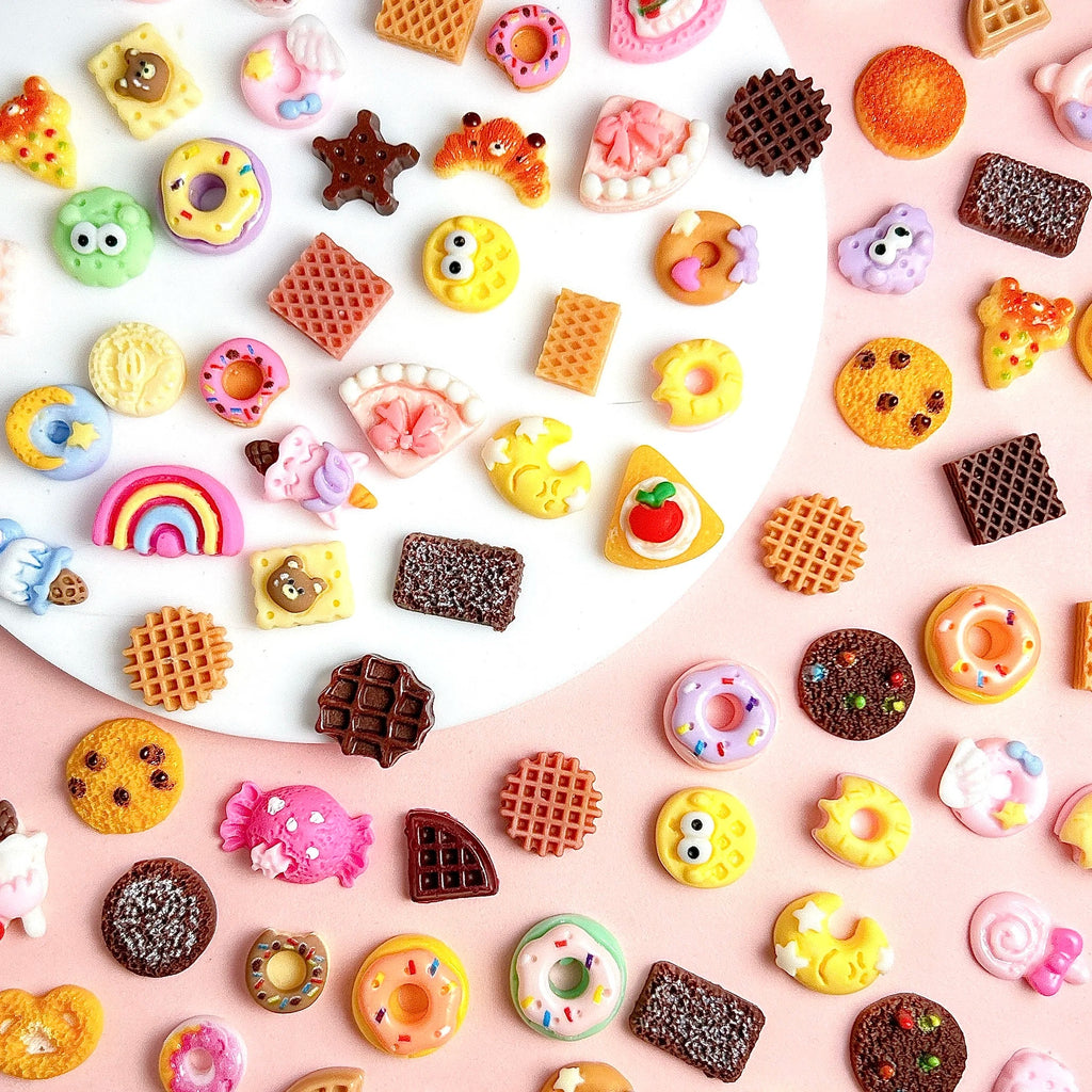 50PCS Cartoon Resin Nail Charms Simulated Biscuits Bear Croissant Donuts Cake Mix Design Creative Painted DIY Nail Art