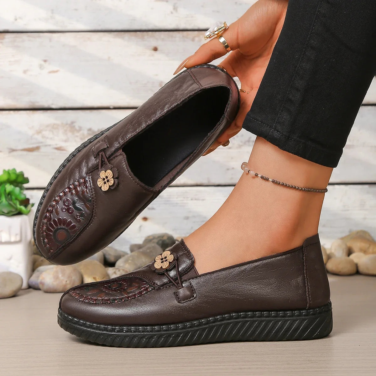 Comfortable Mom Shoes with Flower Ornament, Breathable Soft Sole Loafers, Casual Daily Shoes for Seniors