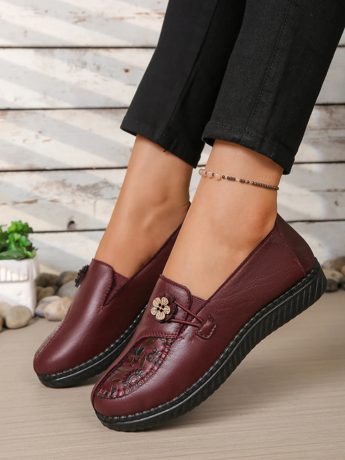 Comfortable Mom Shoes with Flower Ornament, Breathable Soft Sole Loafers, Casual Daily Shoes for Seniors