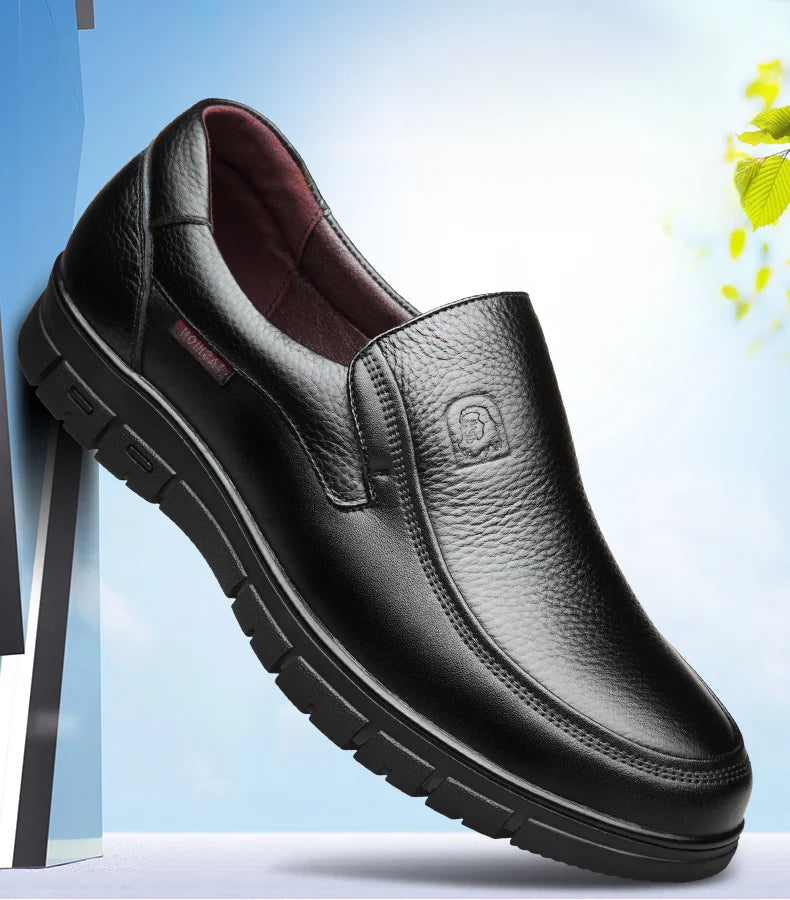 Summer New Men Leather Shoes soft soled Casual Flat Shoes Outdoor Walking shoes Comfort fashion soft leather shoes Loafers