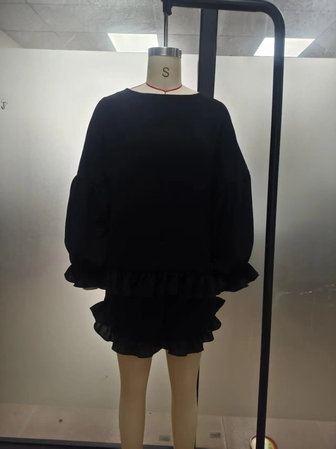 Women's Fashion Loose Lantern Sleeve Top & Ruffled Shorts Two-piece Set for Spring and Summer