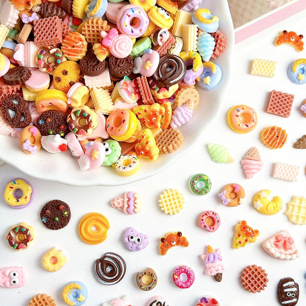 50PCS Cartoon Resin Nail Charms Simulated Biscuits Bear Croissant Donuts Cake Mix Design Creative Painted DIY Nail Art