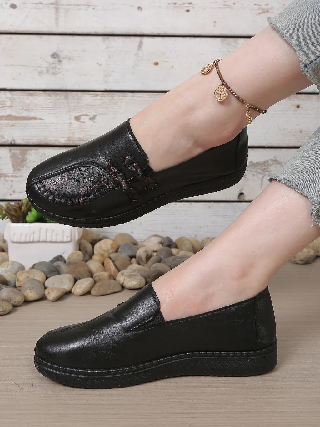 Women's Leather Flat Shoes, Spring and Autumn Women's Loafers, Single Classic Mom Shoes, Anti-Slip Comfortable and Free Shipping