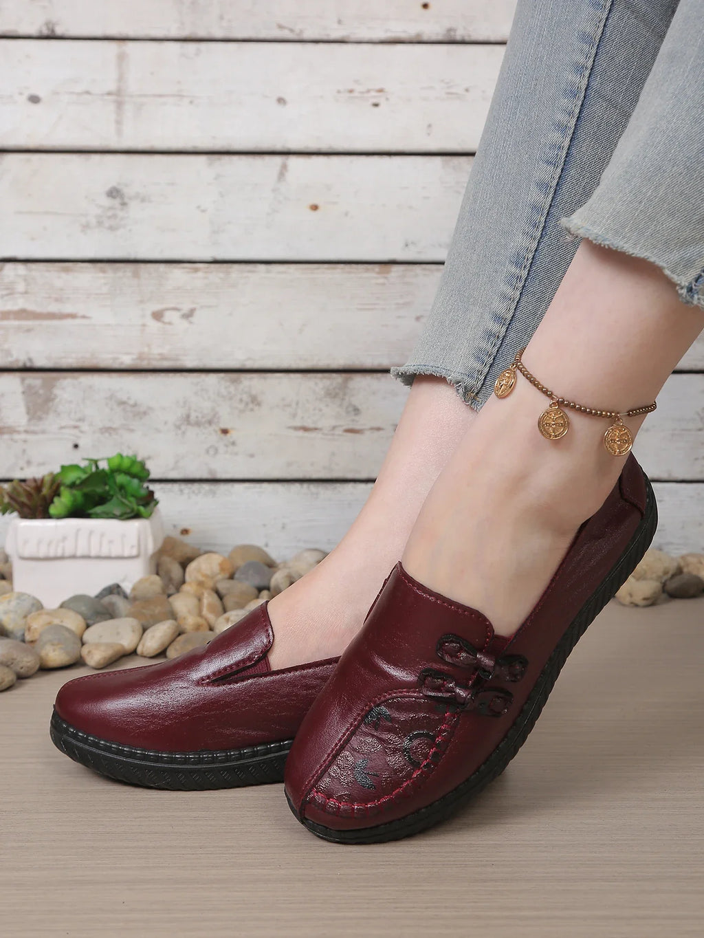 Women's Leather Flat Shoes, Spring and Autumn Women's Loafers, Single Classic Mom Shoes, Anti-Slip Comfortable and Free Shipping