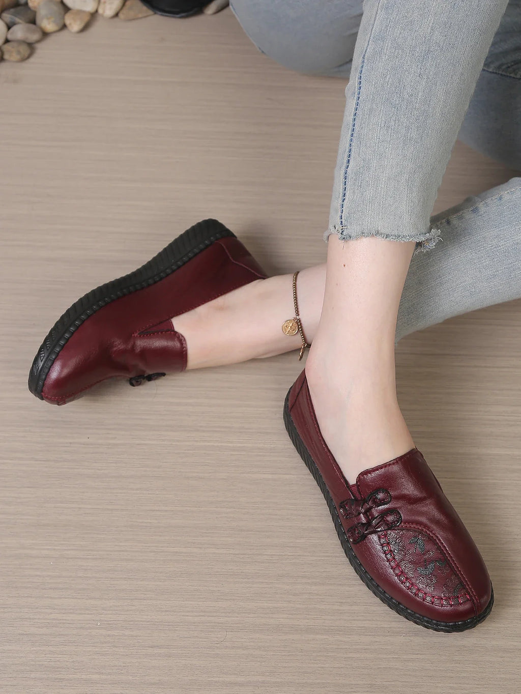 Women's Leather Flat Shoes, Spring and Autumn Women's Loafers, Single Classic Mom Shoes, Anti-Slip Comfortable and Free Shipping