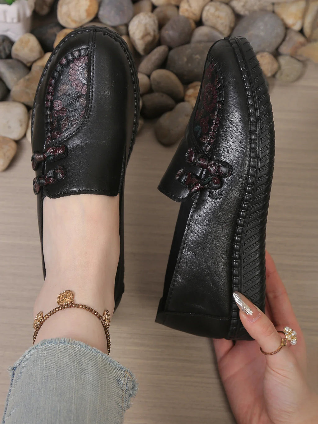 Women's Leather Flat Shoes, Spring and Autumn Women's Loafers, Single Classic Mom Shoes, Anti-Slip Comfortable and Free Shipping