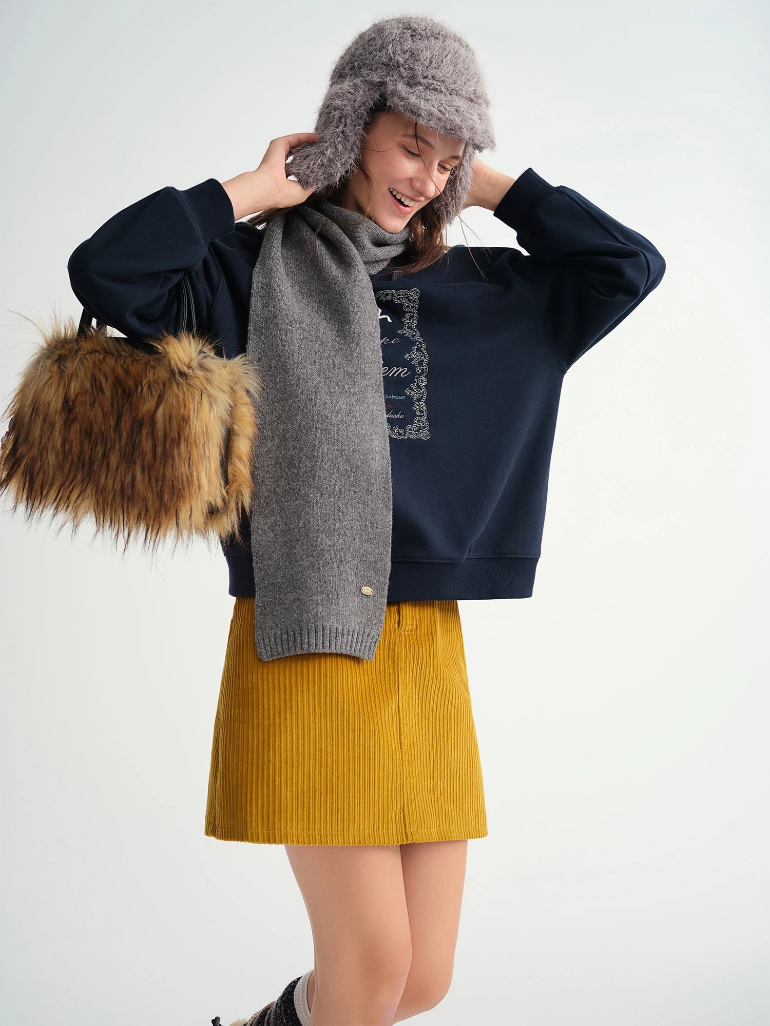 DUSHU Autumn Winter 2025 Women's Retro Embroidered Oversized Sweatshirt - Long Sleeve Round Neck Casual Pullover Streetwear Top