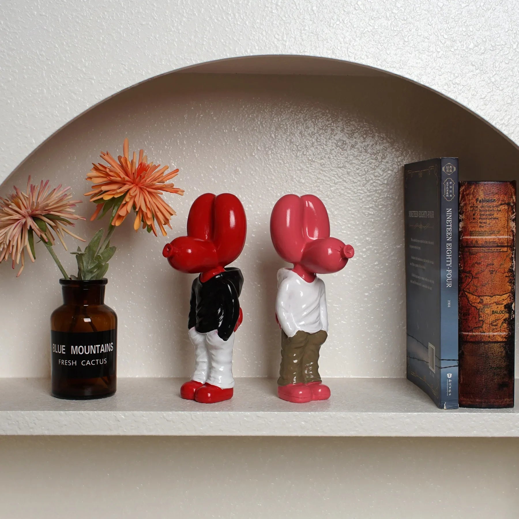 NORTHUEINS 18cm Resin Balloon Dog Sculptures Statue Street Culture Figurine Creative Animal Dolls Home Desktop Decor Accessories