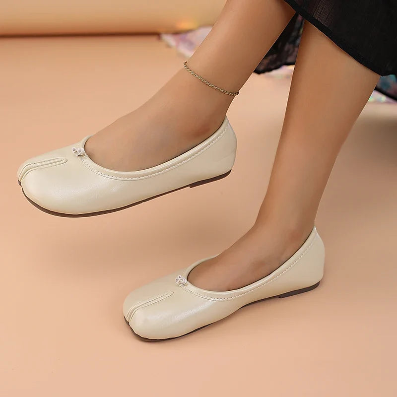 2025 Women's Leather Toe Separator Loafers Flat Comfortable Slip-On Breathable Casual Shoes