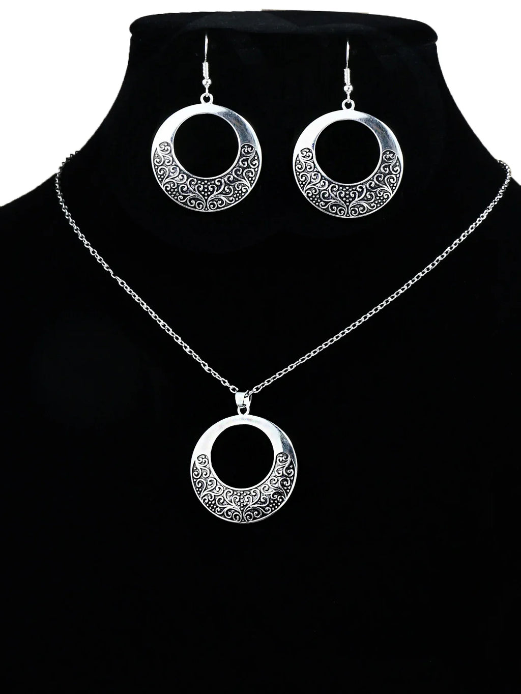 Vintage Ethnic Style Silver Pendant Earrings Necklace Set Round Ring Simple Carved Women's Style Earrings Necklace Combination