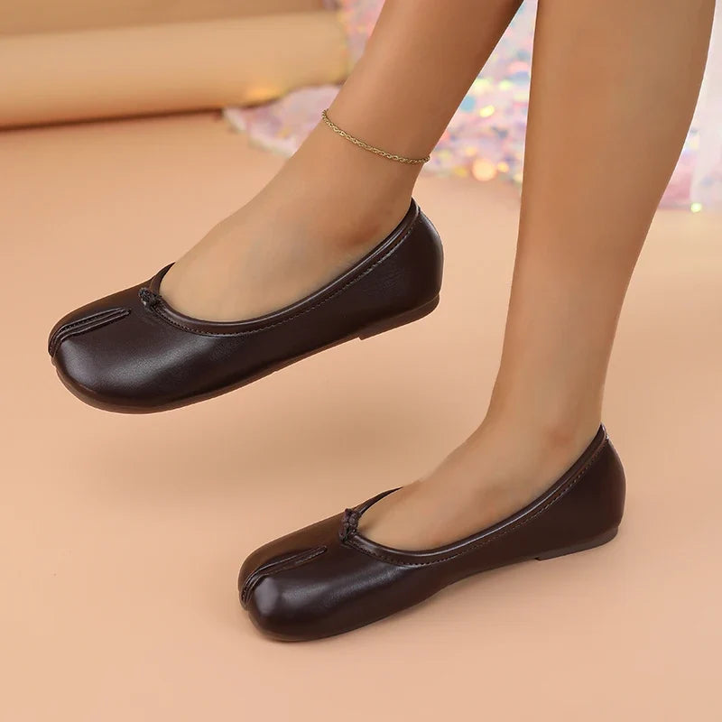 2025 Women's Leather Toe Separator Loafers Flat Comfortable Slip-On Breathable Casual Shoes