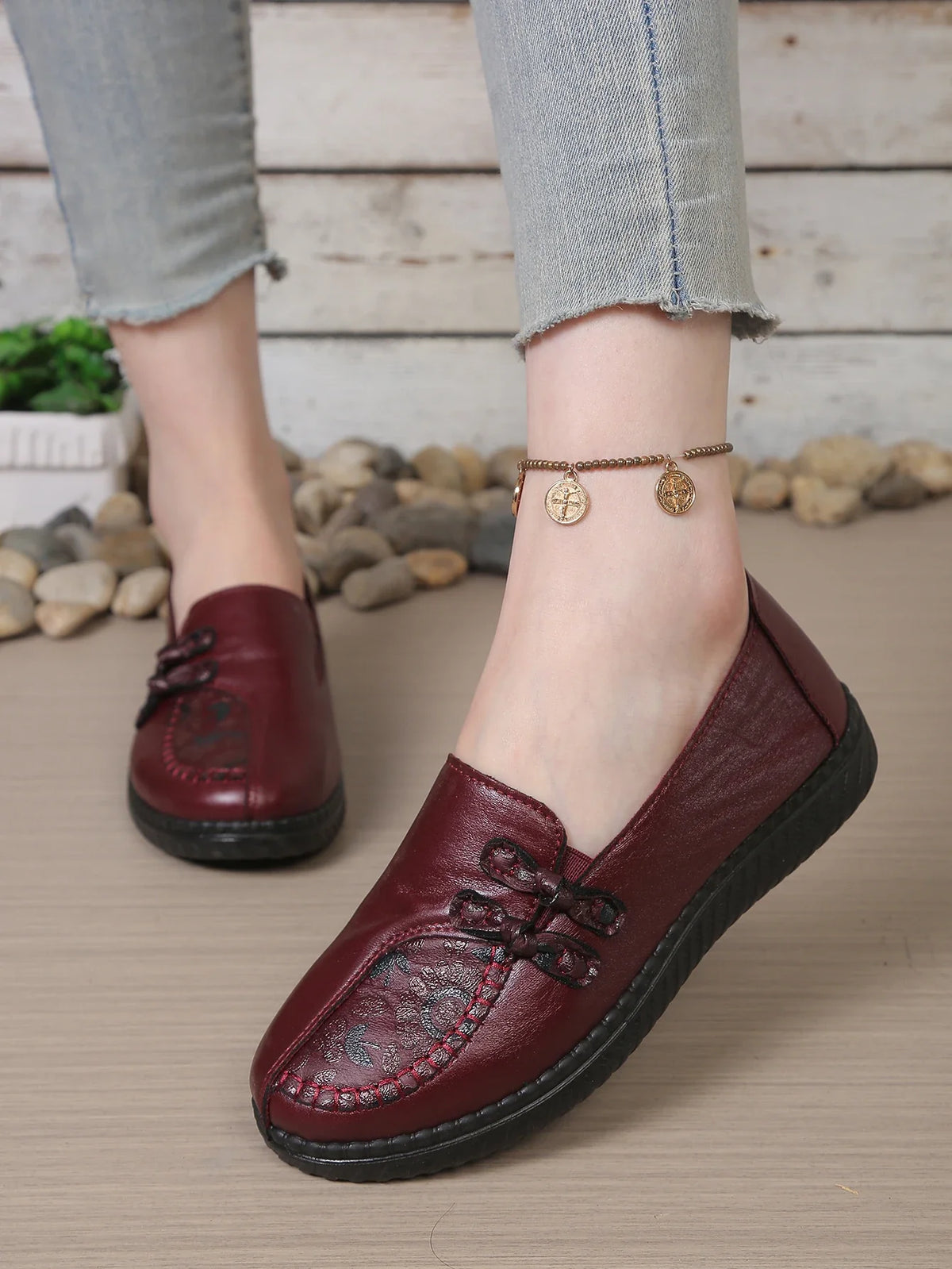 Women's Leather Flat Shoes, Spring and Autumn Women's Loafers, Single Classic Mom Shoes, Anti-Slip Comfortable and Free Shipping