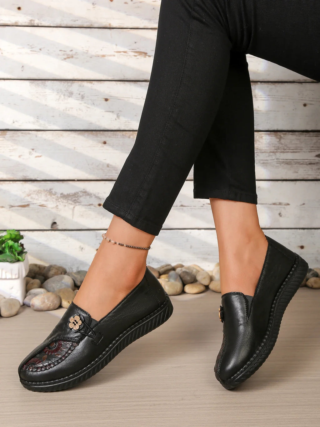 Comfortable Mom Shoes with Flower Ornament, Breathable Soft Sole Loafers, Casual Daily Shoes for Seniors