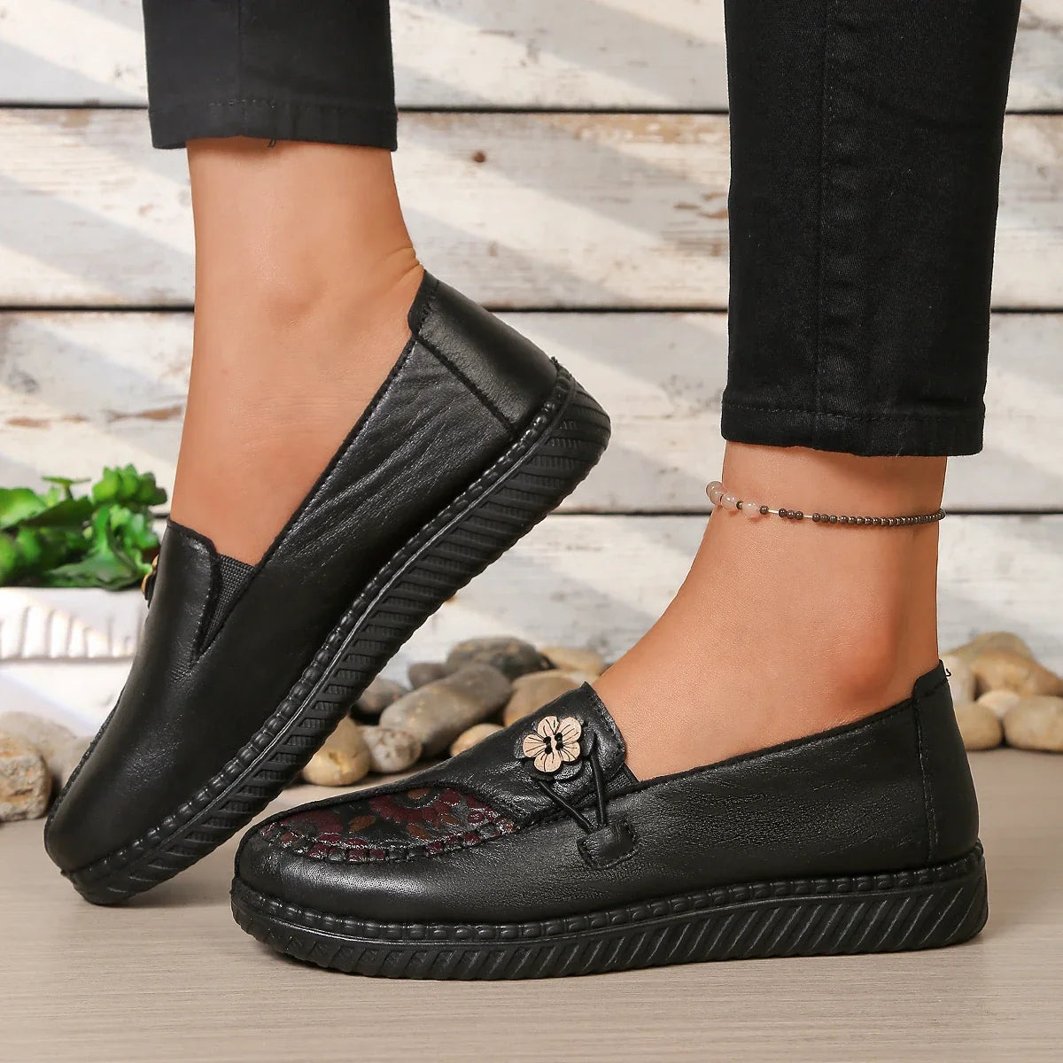 Comfortable Mom Shoes with Flower Ornament, Breathable Soft Sole Loafers, Casual Daily Shoes for Seniors