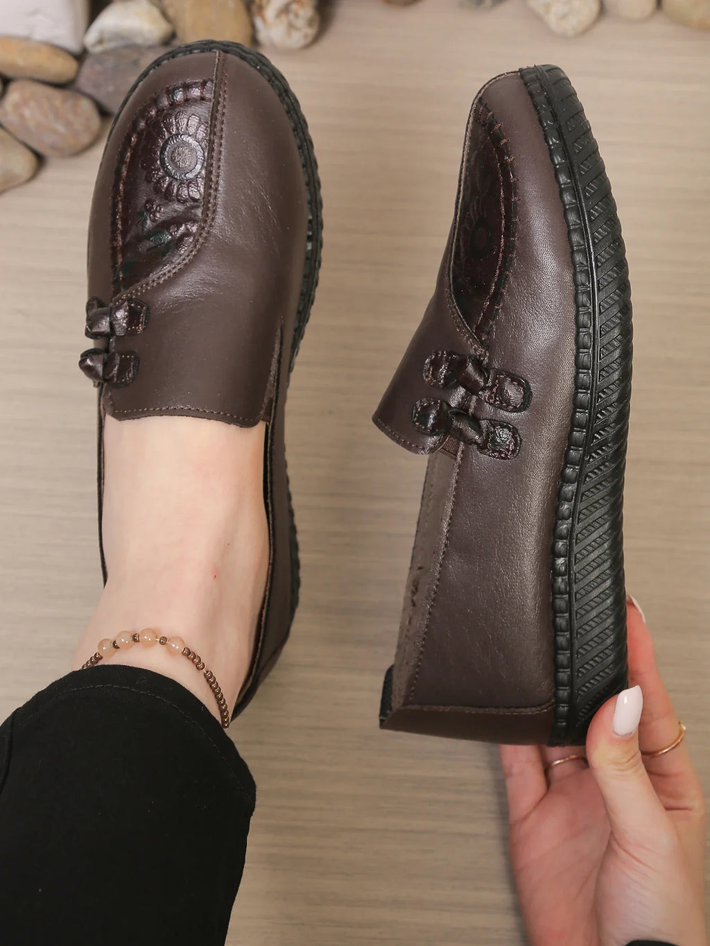 Women's Leather Flat Shoes, Spring and Autumn Women's Loafers, Single Classic Mom Shoes, Anti-Slip Comfortable and Free Shipping