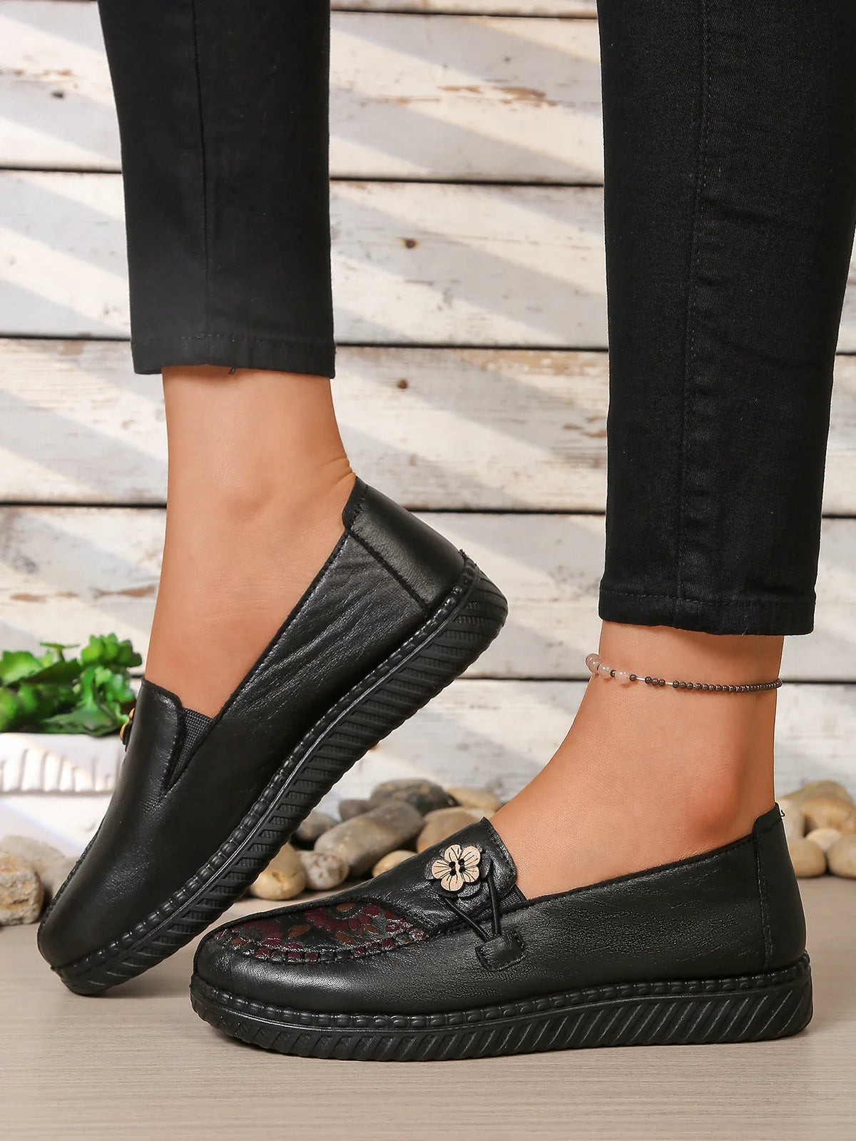 Comfortable Mom Shoes with Flower Ornament, Breathable Soft Sole Loafers, Casual Daily Shoes for Seniors