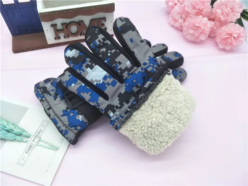 Kids Winter Gloves for Boys Girls 8-12 Years Old Fleece Lined Warm Thick Camouflage Ski Cycling Design Mittens Accessories