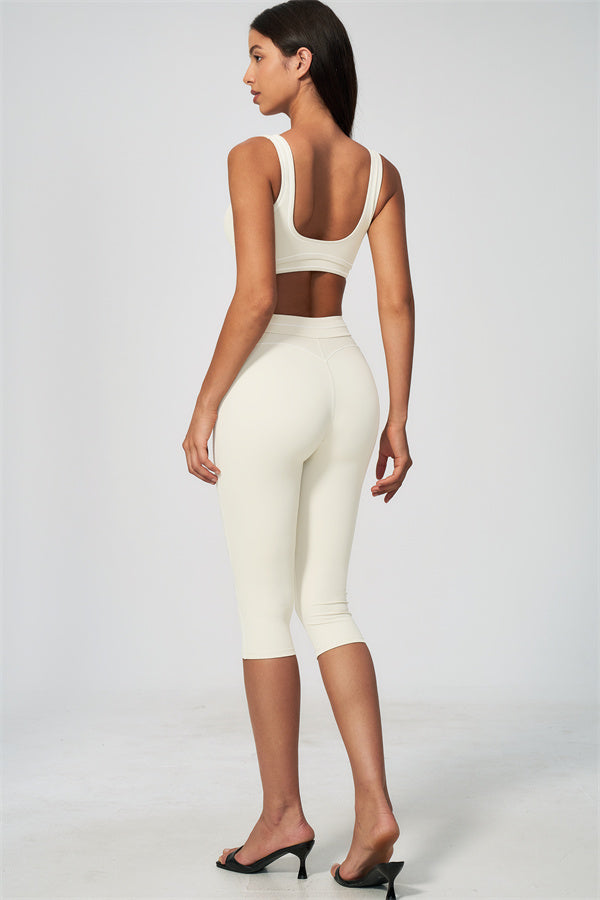 The Amara Sports Bra Capri Leggings 2-Piece Set
