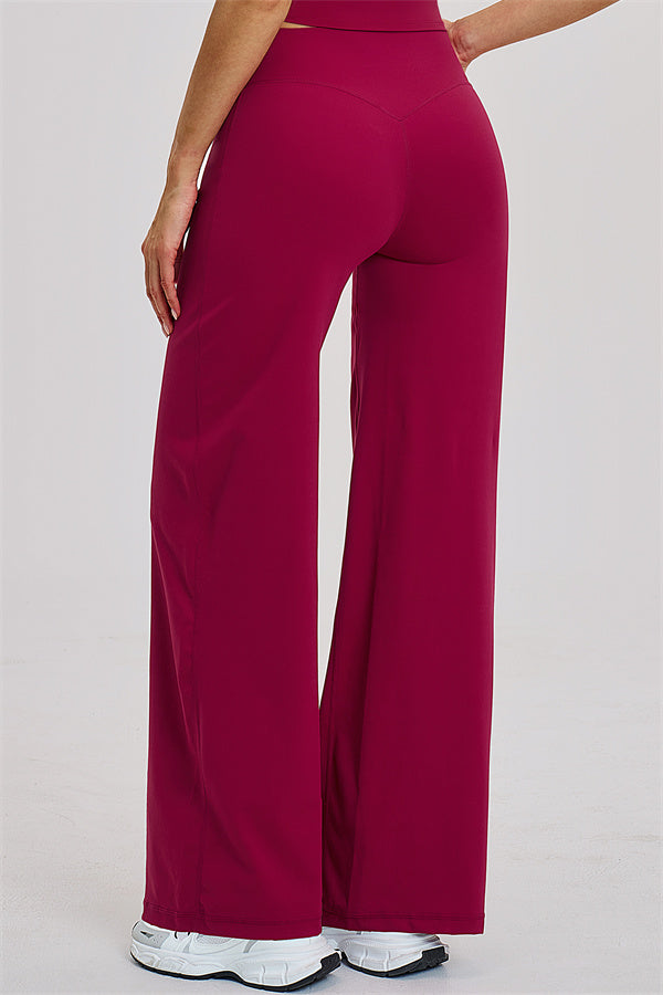 The Dynamic T-shirt Straight Leg Pants 2-Piece Set