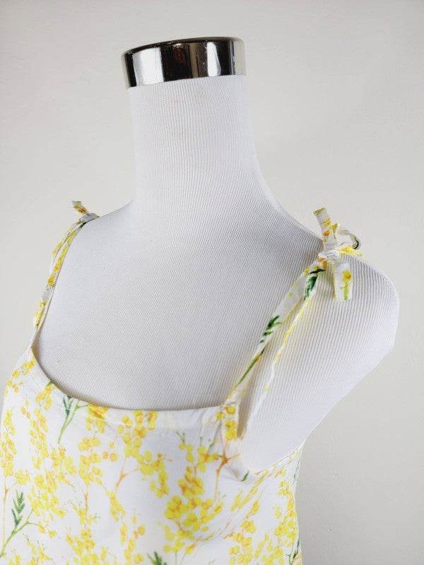 TANK TOP WITH ADJUSTABLE STRAPS