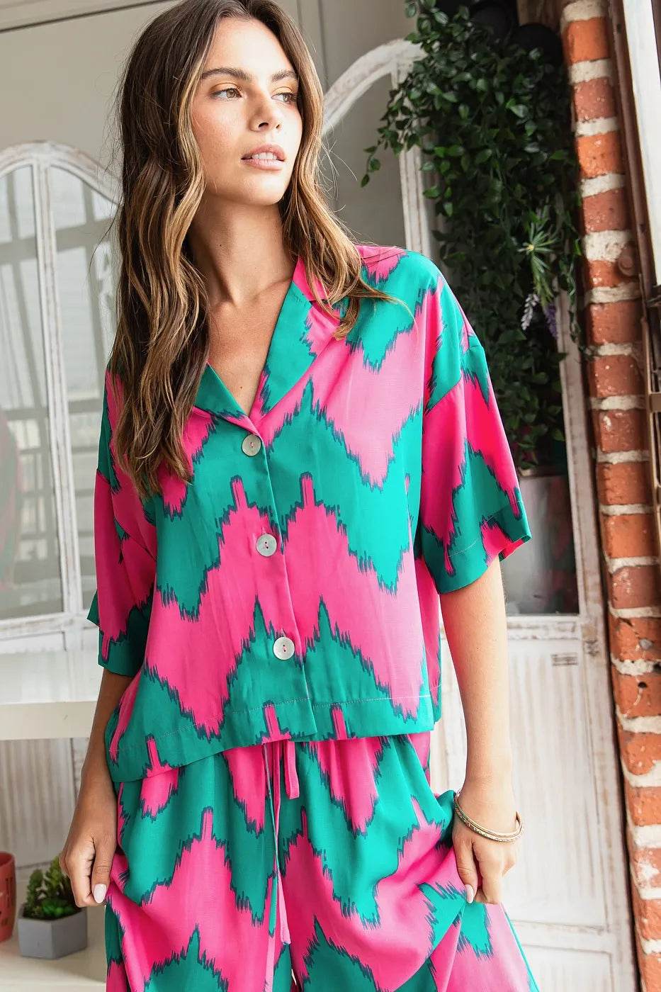 Mittoshop Chevron Print Short Sleeve Crop Shirt