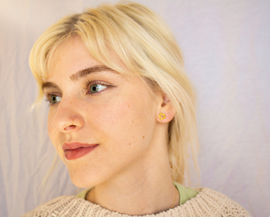 Tiny Daisy Stud Earrring